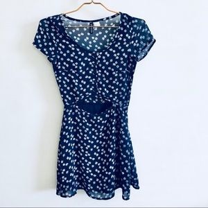 2 for $50 💕 H&M daisy dress with front cut out